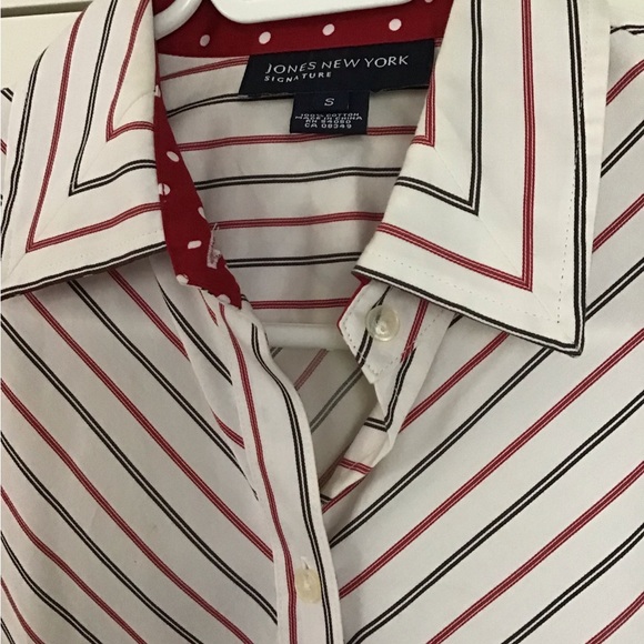 JONES NEW YORK SIGNATURE Red and Black shirt. 100% cotton. Size Small. - Picture 2 of 4